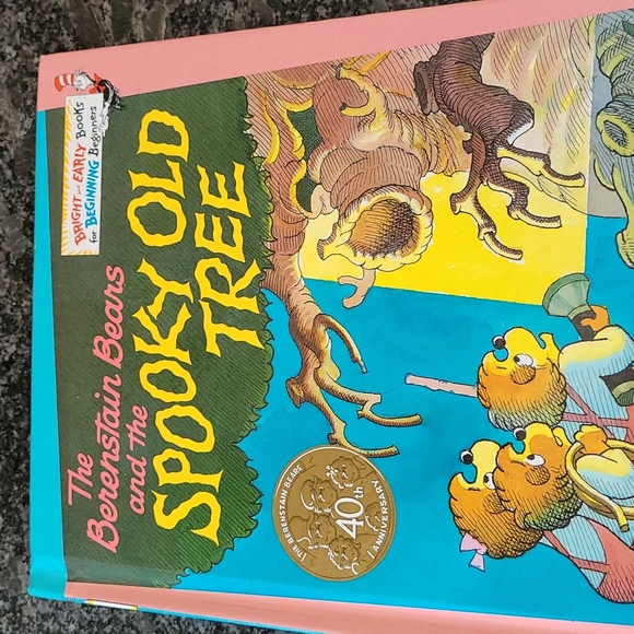 The Berenstain Bears and the Spooky Old Tree Book - Picture 2 of 8